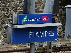 Panneau indiquant le nom de la gare.