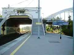 Bâtiment de la gare, depuis le quai pour Paris.