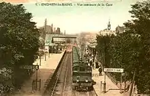 Carte postale ancienne montrant la gare d'Enghien-les-Bains au début du vingtième siècle.