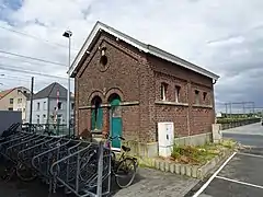 Ancien bâtiment des toilettes.