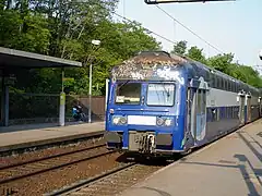 Une VB 2N en provenance de Paris entre en gare.