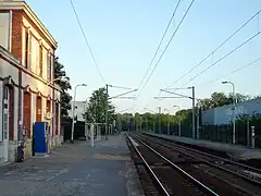 Les quais en direction de Paris.