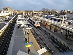 Entrée en gare d'une ramesur la voie 4.