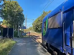 Une rame Z 5600, à quai, en direction de la gare de Versailles-Chantiers.