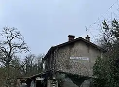 L'ancien bâtiment voyageur de la gare de Boissy-la-Rivière.