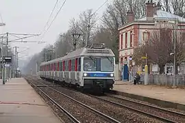 Vue d'une Z 6400 en gare de Boissy-l'Aillerie.