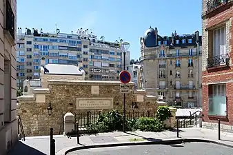 Accès à la gare de Boulainvilliers.