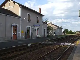La gare de Bussière-Galant actuelle sur la ligne de Limoges-Bénédictins à Périgueux et sur l'ancienne ligne de Saillat-sur-Vienne à Bussière-Galant.