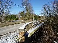 ancien pont routier à la sortie de la gare.