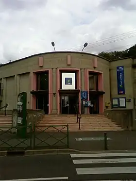 Vue du bâtiment voyageurs de la gare de Chaville-Rive-Gauche.
