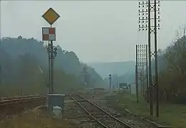 Vue de la gare, direction Rouen, en octobre 1978 (la ligne venant de Dieppe est à gauche, celle venant de Motteville à droite)..