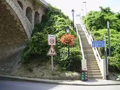 Accès au quai en direction de Crépy-en-Valois.