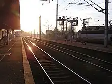 Quais et voies, peu avant le coucher du soleil.