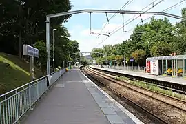 Vues des voies et quais en direction de Saint-Rémy-lès-Chevreuse.