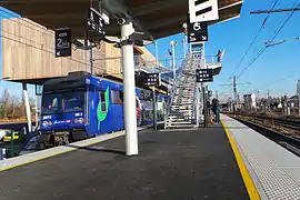 Un train à quai voie 2Bis assurant une mission FACA à destination de Goussainville.