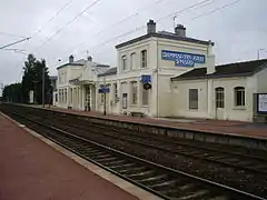 Le bâtiment voyageurs vu des quais.