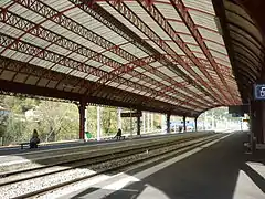 La marquise et les quais de la gare de Foix.