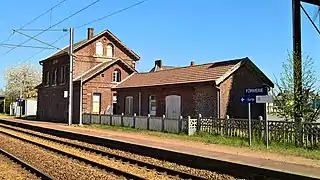 Remise et ancien bâtiment voyageurs.