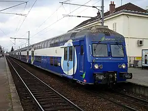 Une rame en gare de Franconville - Le Plessis-Bouchard, en nouvelle livrée bleu nuit Transilien.