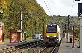 L'automotrice électrique 08550 en gare de Gendron-Celles.