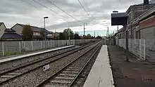 Vue des voies en direction de Gisors, depuis le quai de la voie 1.