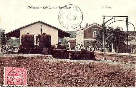 Bi-foudre et tonneaux en gare de Lézignan-la-Cèbe.