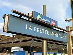 Panneau portant le nom de la gare.