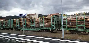 Un train de grume à la gare de Langeac en Haute-Loire.