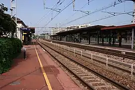 Intérieur de la gare vue depuis le quai de la voie 1M.