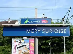 Panneau du nom de la gare sur un des quais.