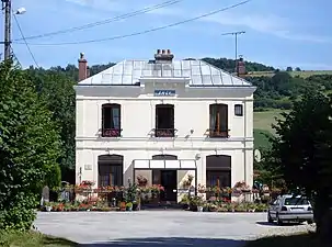 Façade de l’ancien bâtiment des voyageurs de la gare.