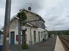 Le bâtiment voyageurs vu des quais.