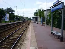 Quais et voies vus depuis le milieu du quai pour Paris, en regardant vers Pontoise.