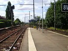 Quais et voies en regardant vers Dreux ou Mantes-la-Jolie.