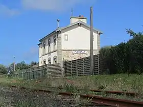 Le bâtiment voyageurs de la gare de Plouénan en 2017.