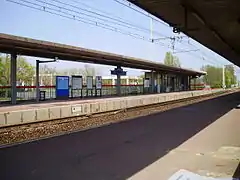 Quais de la gare, à droite en direction deChoisy-le-Roi et de Paris.