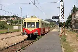 L'X 2403 en gare de Saint-Chély-d'Apcher en 2011.