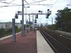 Extrémité ouest du quai central en regardant vers le pont sur l'Oise et Pontoise.