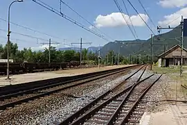 Vue de la gare en direction de Chambéry - Challes-les-Eaux.