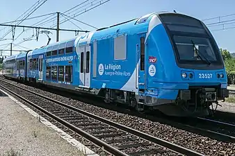 Un Z23500 pelliculé aux couleurs de la région Auvergne-Rhône-Alpes.