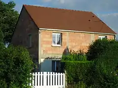 La gare de Saint-Germain-Laxis transformée en maison d'habitation