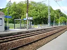 Vue du quai de la gare en direction de Brétigny.