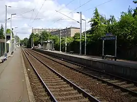 Quais et voies depuis le milieu du quai pour Pontoise.