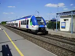 Rame Transilien arrivant de Paris.