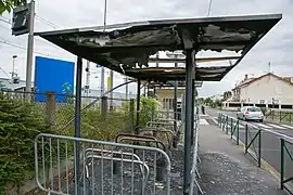 Le parc à vélos de la gare de Villabé.