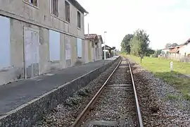 La gare de Voyenne en 2021, avec sa ligne à voie unique.