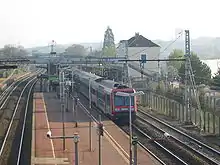 Vue de l'intérieur de la gare. Une rame Z 20500 en gare, en partance pour Melun.