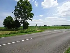 Emplacement de la halte « Les Bordes » au croisement de la RN36 avec un chemin menant au hameau