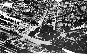 En 1928 la rue entre la Mairie et le square Colbert.