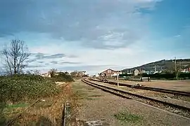 Les voies à l'entrée de la gare de Dives - Cabourg en 2002.